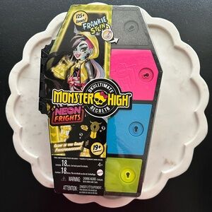 Monster High Skulltimate Secrets ~ Frankie Stein Neon Frights